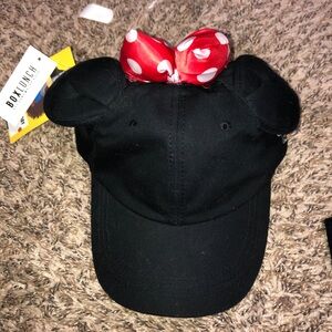 NWT Minnie Mouse Disney Curl Cap
